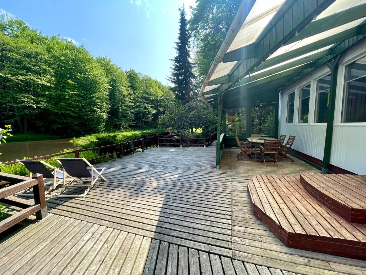 Domek W Glebi Lasu Nad Stawem Wierszyno Exterior photo